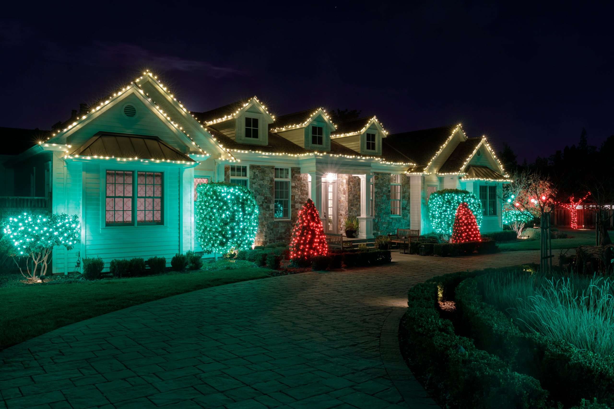 Christmas,Night,Lights,Decorating,House,In,California